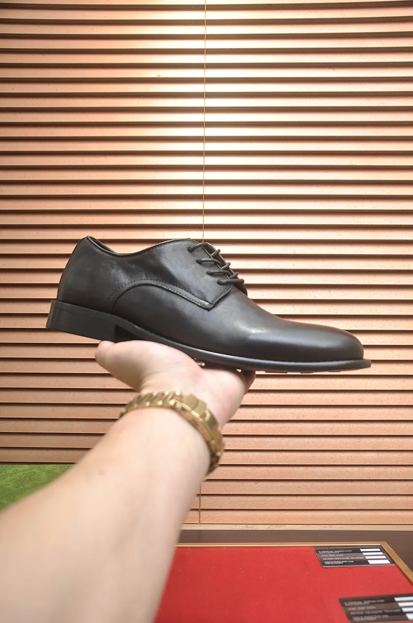 Men's shoes 💰580💶 Brand: GUCCI (Gucci) Standard code: Men's code 38/44 (45 can be customized) Grade: Same as the official website Original quality Material: Original cowhide Water-dyed cowhide lining Original rubber outsole Style category: Men's fashionable casual leather shoes Distinguished big-name luxury elements Top luxury Color: Actual picture